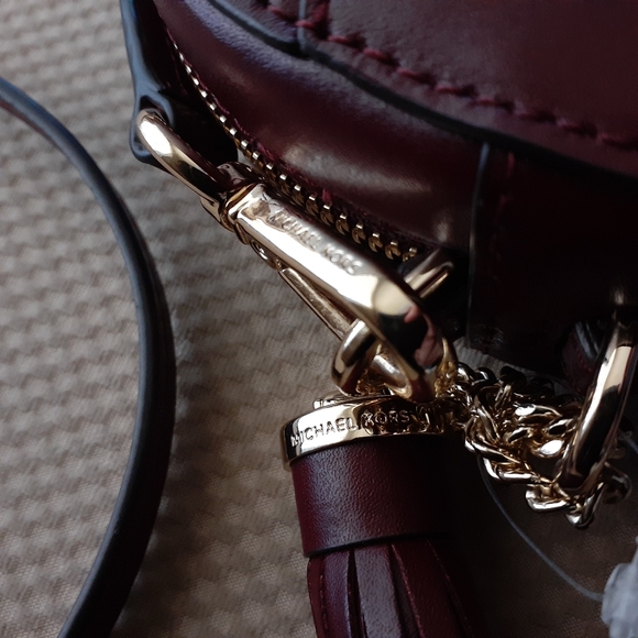 Micheal Kors | Canteen Crossbody - Picture 6 of 9